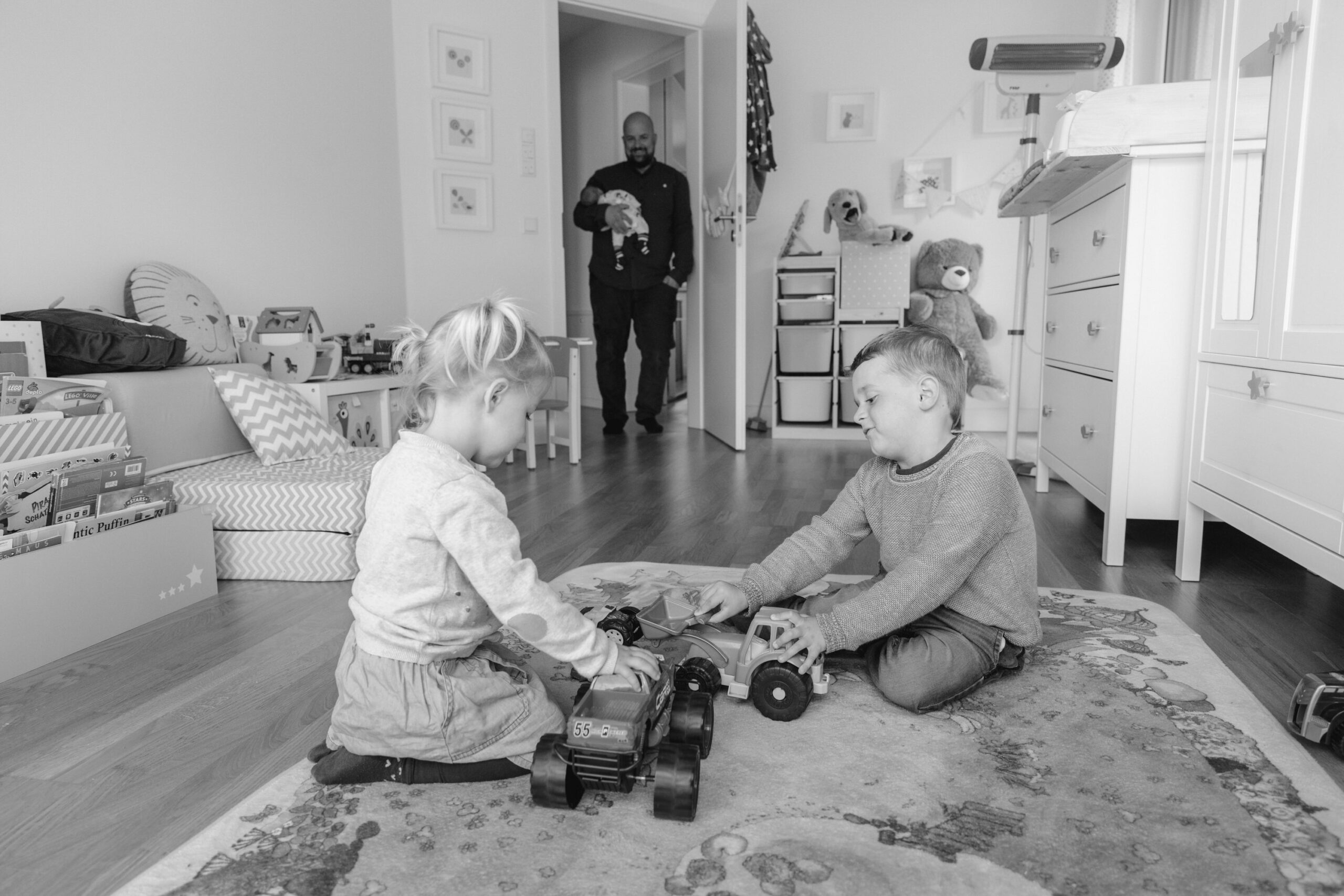 Familienfoto mit natürlicher Stimmung