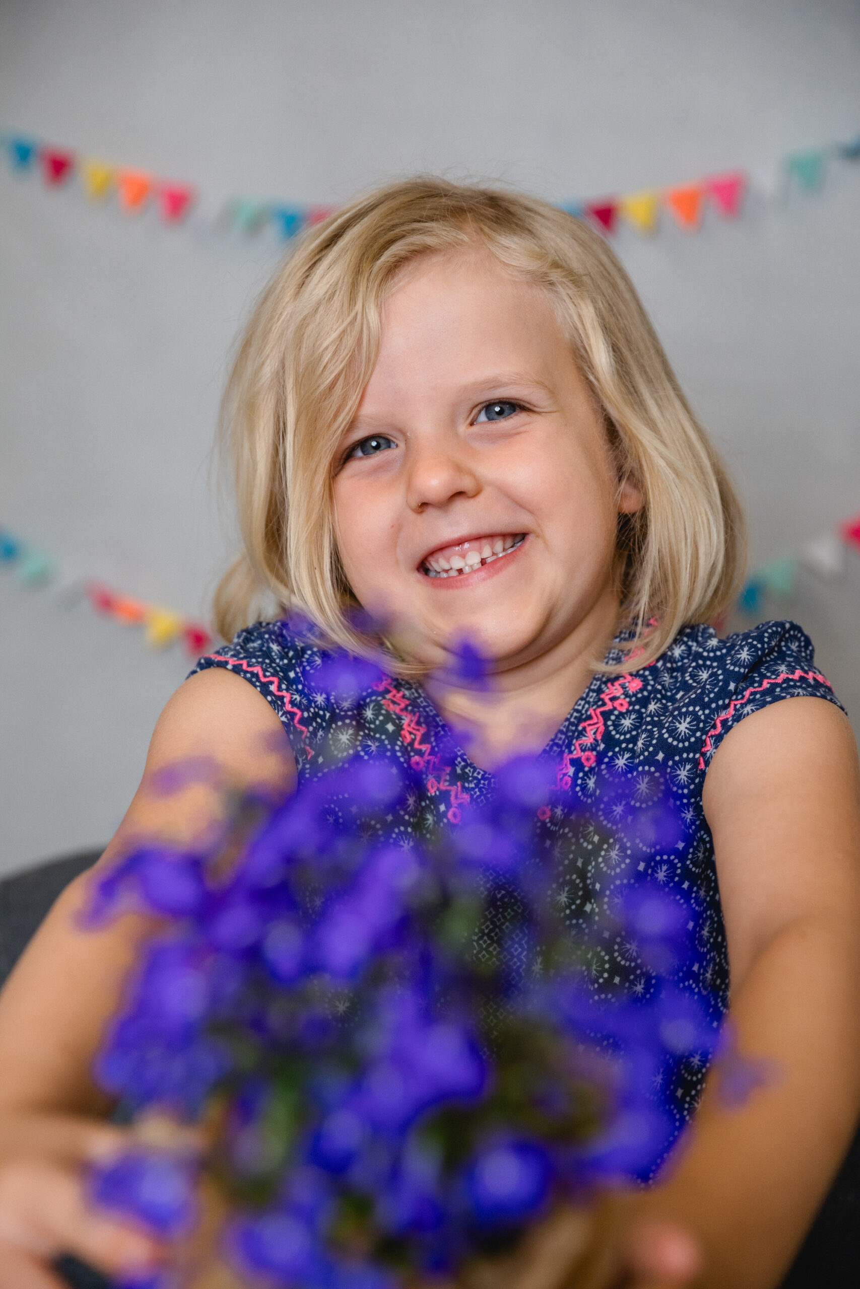 Kindergartenkind bei einem natürlichen Kita-Fototag
