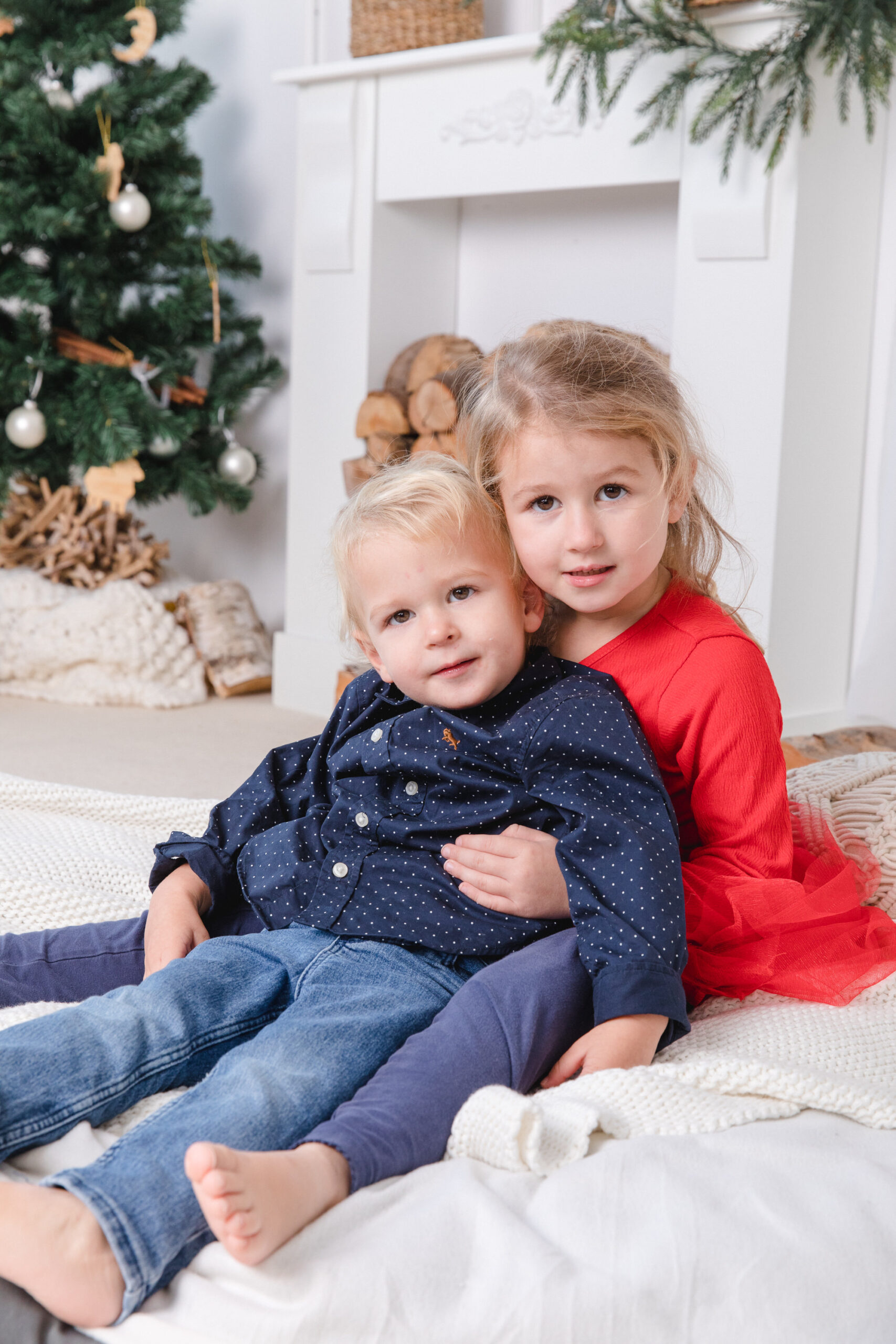 Kind bei einem Weihnachtsfotoshooting